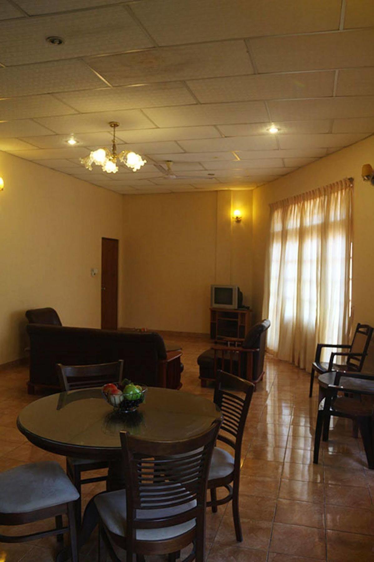 Hotel Red Rose Negombo Exterior foto